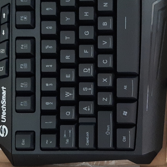 Utech Smart Backlit Gaming Keyboard - Picture 6 of 12